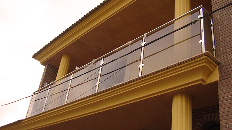 carpinteria en balcones de acero inoxidable