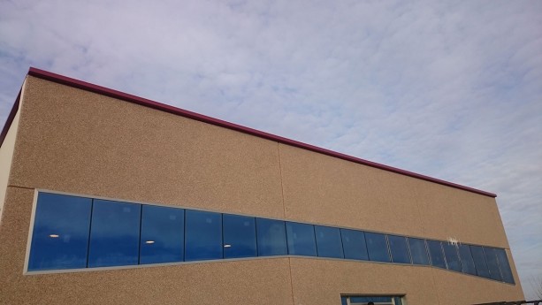 servicio carpintería fachada de Bodega Iniesta